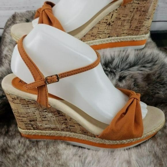 Kiss and Tell Orange Bow Wedge Sandals - Picture 2 of 8